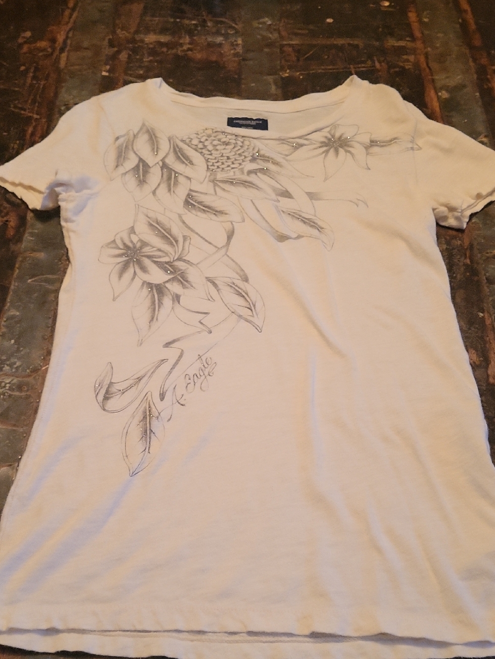 American Eagle Outfitters White Short-Sleeve Tee with Gray Floral Sketch Vintage